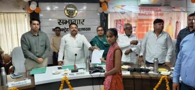 हाथरस में राशन कोटेदारों के लाभांश में बढ़ोतरी, अब 125 रुपये प्रति कुंतल मिलेगा लाभांश