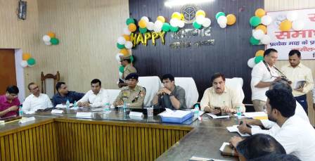 समाधान दिवस में डीएम ने सुनी फरियादियों की समस्याएं, 46 में 3 शिकायतों का मौके पर निस्तारण