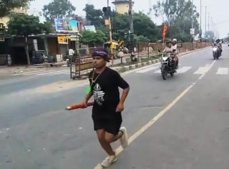 सादाबाद : तीसरे सोमवार को रही बम भोले की गूंज, राजमार्ग, राज्य मार्गों पर भगवा रंग में डाक, कलश कांवर ले जाते दिखे शिव भक्त