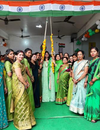 टैगोर इंटरनेशनल स्कूल में धूमधाम से मनाई हरियाली तीज, शिक्षिकाओं ने झूला झूलकर और गीतों से सजाया उत्सव