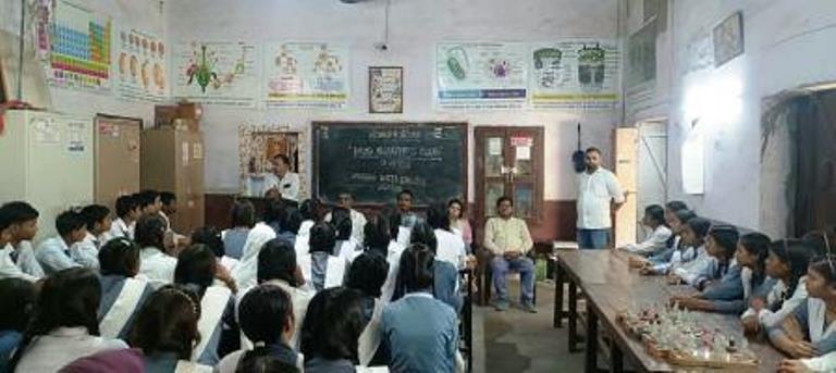 सादाबाद : छात्र छात्राओं को नशे के दुष्प्रभावों के बारे में बताया, ड्रग अवेयरनेस क्लब के तत्वावधान में हुआ जागरूकता कार्यक्रम