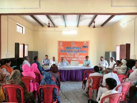 ग्राम चौपाल में ग्रामीणों को दी गई जनकल्याणकारी योजनाओं की जानकारी, मौके पर हुआ समस्याओं का समाधान