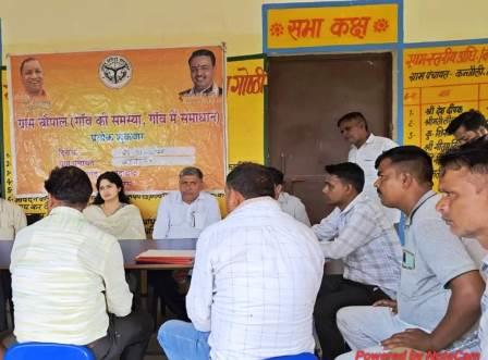 सादाबाद : चौपाल में सुनी गई ग्रामीणों की समस्याएं, क्षेत्र के गांव कंजौली में हर घर हर अधिकार’ योजना के तहत हुआ चौपाल का आयोजन