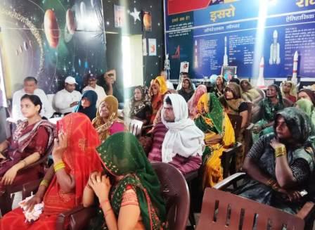 सादाबाद : रसोइयों का मानदेय बढ़ने से राहत, बिसावर में हुआ लखनऊ से मुख्यमंत्री के कार्यक्रम का सीधा प्रसारण