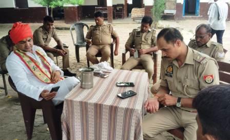 सिकन्दराराऊ : जंतर-मंतर आंदोलन में जाने से पहले राष्ट्रीय विप्र एकता मंच के अध्यक्ष हाउस अरेस्ट