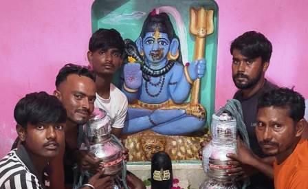 हसायन : शिव के भक्त शिव का अभिषेक करने पहुंचे गंगाजल व जल लेकर पहुंचे शिवालय,श्रावण मास के अंतिम सोमवार को उमडी शिवालयों में भीड