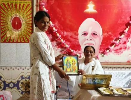 हसायन : लोटस हाउस में प्रजापिता ब्रह्म कुमारीज ईश्वरीय विश्वविद्यालय की बेटियों का हुआ सम्मान