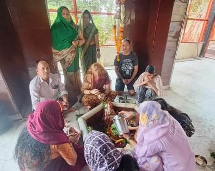 सादाबाद : बैजनाथ धाम में भोले की भक्ति करने उमड़े भक्त, कस्बे के प्राचीन बाबा बैजनाथ धाम में अंतिम सोमवार को रही भक्तों की भारी भीड़