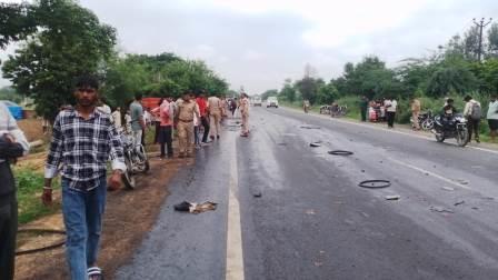 मीतई बाईपास पर भीषण सड़क हादसा, ट्रक-डंपर की भिड़ंत के बाद ट्रैक्टर-ट्राली और बाइक भी टकराई; छह घायल