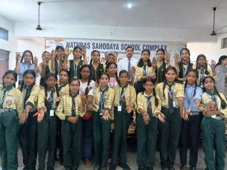 एसबीएस यूनियन स्कूल में राखी मेकिंग और मेहंदी प्रतियोगिता, बच्चों ने दिखाई रचनात्मक प्रतिभा