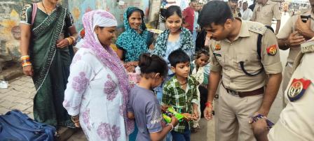 रक्षाबंधन पर सुरक्षा को लेकर हाथरस पुलिस अलर्ट, बाजारों से लेकर बस स्टैंड तक कड़ी निगरानी