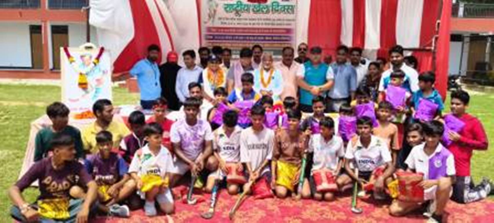 राष्ट्रीय खेल दिवस पर हाथरस में हॉकी और बैडमिन्टन प्रतियोगिताओं का आयोजन, खिलाड़ियों ने दिखाया दमखम