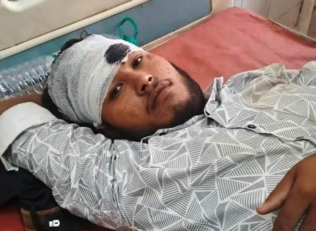 सादाबाद : टक्कर के बाद बाइक सवार पर पलटा ई रिक्शा, बाइक सवार घायल, मुरसान रोड पर हुई सड़क दुर्घटना