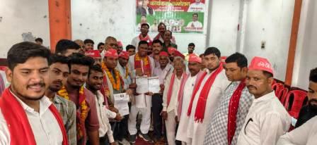 सासनी में सपा का PDA कार्यकर्ता सदस्यता ग्रहण सम्मेलन, सैकड़ों लोगों ने ली पार्टी की सदस्यता