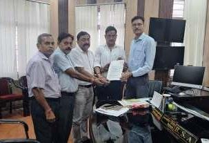 सरकारी स्कूलों के बदहाल रास्तों को लेकर एडीएचआर ने सौंपा ज्ञापन, तत्काल कार्रवाई की मांग