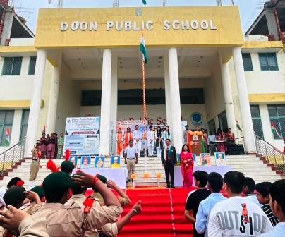 दून पब्लिक स्कूल में देशभक्ति एवं गरिमापूर्ण वातावरण में मनाया गया स्वतंत्रता दिवस