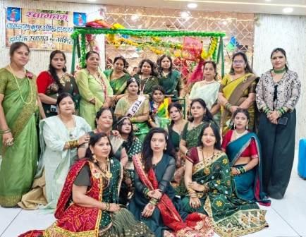 हरियाली तीज पर महिलाओं ने बिखेरा सावन का रंग, माधुरी वार्ष्णेय बनीं तीज क्वीन