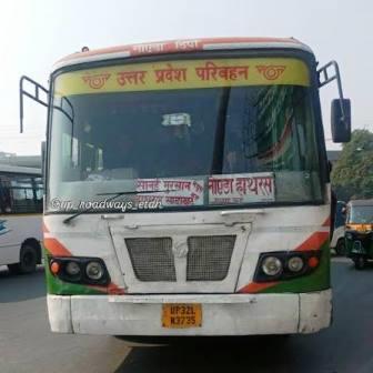 रविवार को नोएडा जाने वाली बसों में उमड़ी भीड़, छह बसें समय से पहले फुल होकर हुईं रवाना