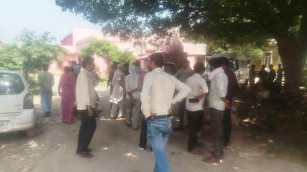 प्रसव के दौरान दो नवजातों की मौत,स्वास्थ्य सेवाओं पर उठे सवाल एक नवजात को ऑक्सीजन की जरूरत बताई गई परिजनों का आरोप रात में चिकित्सक ने नहीं खोला दरवाजा दूसरे मामले में मृत शिशु का जन्म