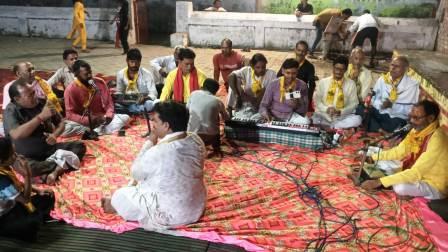 हसायन : श्रीदाऊबाबा के जन्मोत्सव पर हुई भजन कीर्तन पर भाव विभोर हुए श्रद्धालु