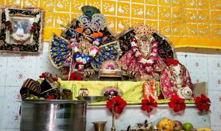 हसायन : बृज की ठकुरानी श्रीराधारानी के जन्मोत्सव पर देवालयों व घर घर में हुई पूजा अर्चना,प्रसाद वितरण