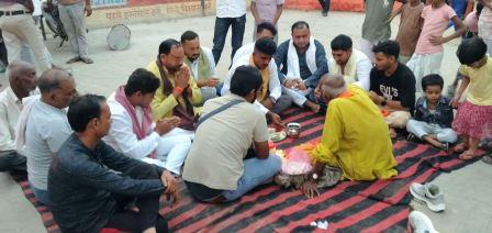 हसायन : श्रीराम भक्त के श्री हनुमान जी महाराज की ध्वज पताका फहराकर किया श्रीरामलीला महोत्सव का आगाज