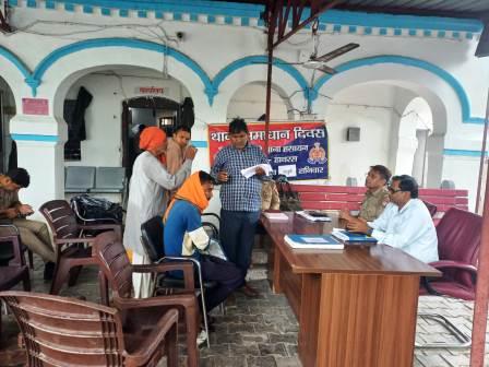 हसायन : समाधान दिवस में राजस्व विभाग के अधिकारी एक कर्मचारी के साथ करते रहे फरियादियों के आने का इंतजार, बरसात होने के कारण राजस्व कर्मी भी नही दिखे दोपहर में एक मौजूद