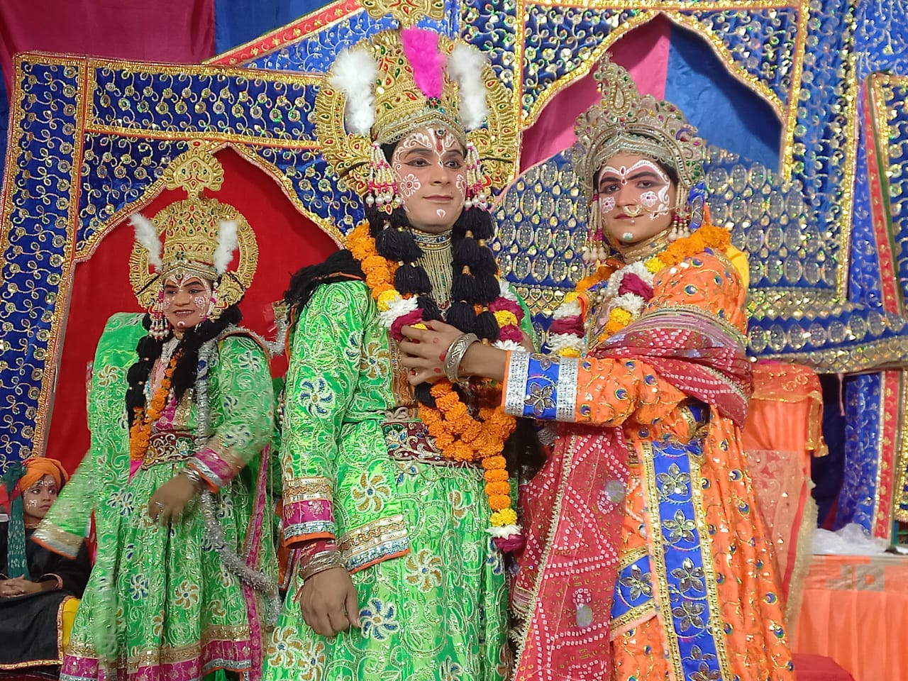 हसायन : ताडका सुबाहु मारीच बध लीला,अहिल्या उद्धार,सीता स्वंयवर के साथ परशुराम लक्ष्मण संवाद लीला मंचन देख श्रोता हुए निहाल, मोहल्ला किला खेडा स्थित प्राचीन श्री हनुमान जी महाराज के मंदिर बगीची परिसर में संचालित हो रहा श्रीरामलीला महोत्सव