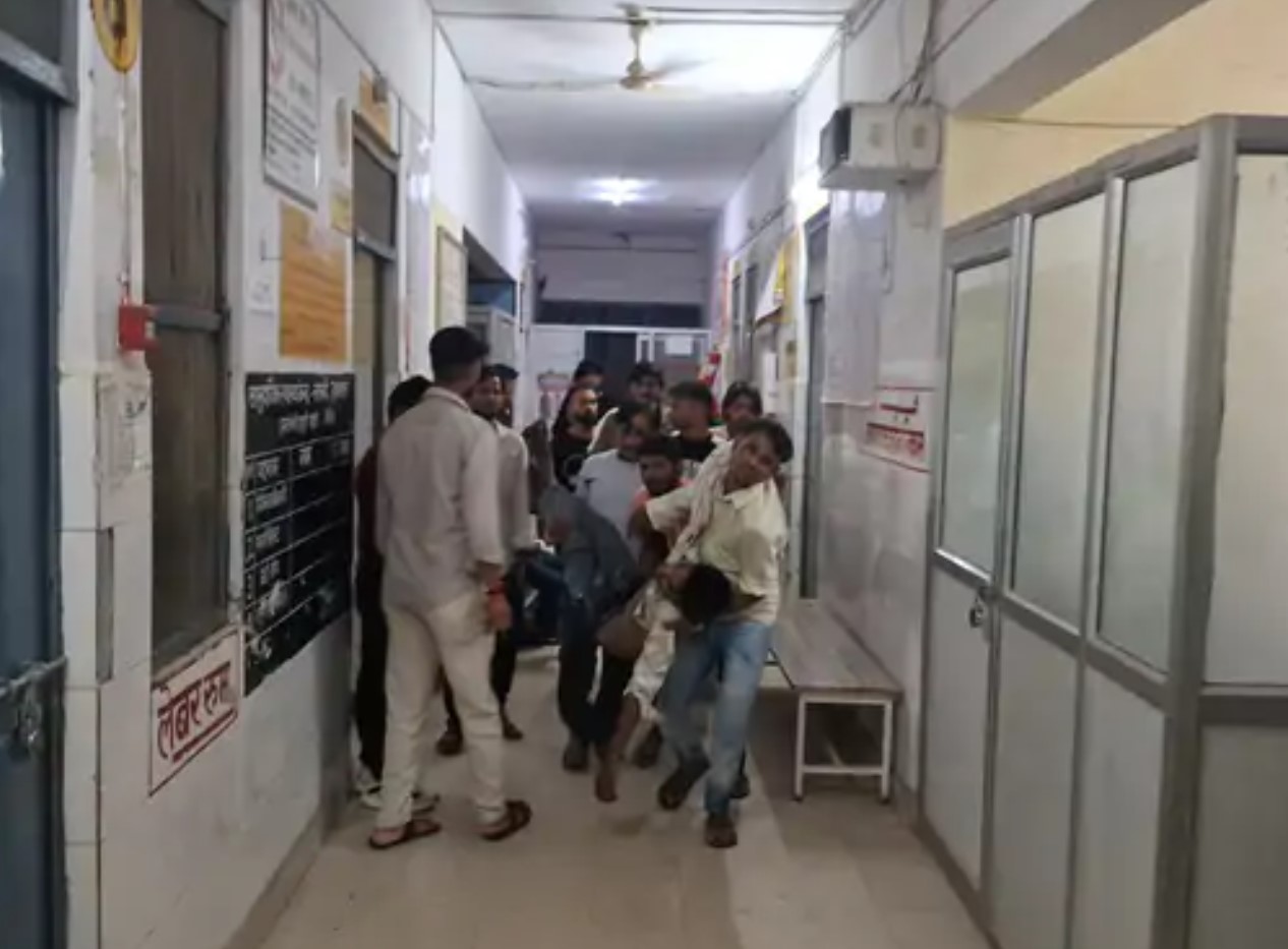 सासनी : शादी वाले घर में सजावट करते समय करंट की चपेट में आया युवक, मौत