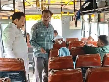 सांसद अनूप प्रधान ने रोडवेज बस में मुफ्त यात्रा योजना का लिया जायजा