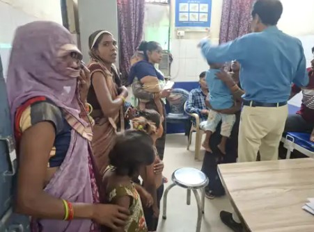 घरों के बाहर खेल रहे चार बच्चों पर आवारा कुत्ते का हमला, सभी घायल; एंटी-रैबीज वैक्सीन लगाई गई