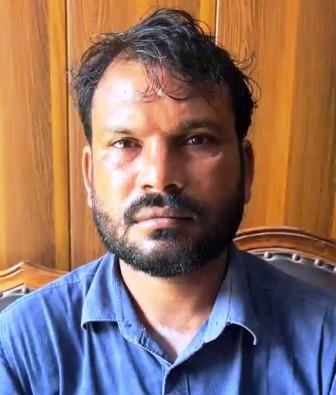 सिकन्दराराऊ : शस्त्र लाइसेंस बनवाने के नाम पर डेढ़ लाख रुपये और ब्लैंक चेक लेने का आरोप, मुख्यमंत्री पोर्टल पर शिकायत