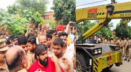 आगरा में यूजीसी नियमों के विरोध में सड़कों पर उतरे सवर्ण समाज के युवा, ट्रैक्टरों से निकले कलेक्ट्रेट, 1200 युवाओं का ट्रैक्टर मार्च, पुलिस ने रोका तो हाईवे पर बैठकर शुरू किया प्रदर्शन
