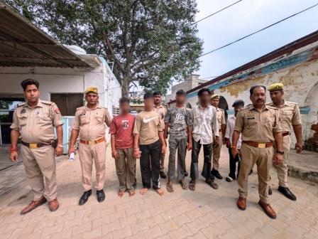 हाथरस में वाहन चोर गैंग का भंडाफोड़,11 बाइक और स्कूटी समेत 12 वाहन बरामद, 5 अंतर्जनपदीय वाहन चोर गिरफ्तार