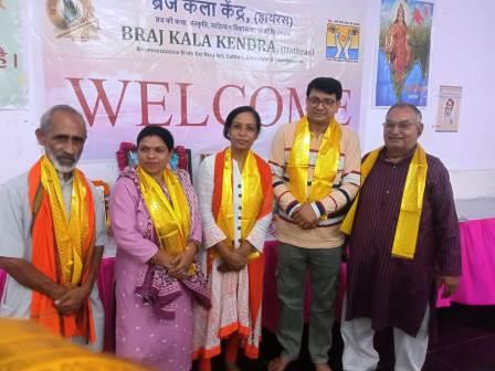 काका हाथरसी स्मारक भवन में गूंजा राष्ट्रप्रेम और हास्य-व्यंग्य का स्वर, तीसरा वन्देमातरम कवि सम्मेलन सम्पन्न