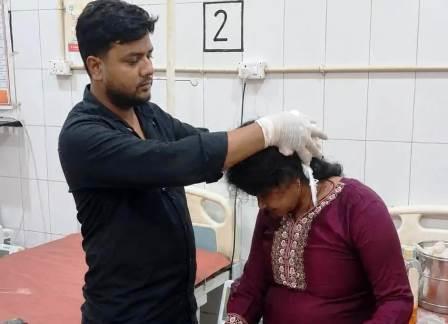 सादाबाद : सड़क हादसे में आंगनबाड़ी कार्यकत्री घायल, आगरा रोड पर नगला झुन्ना के निकट गड्ढे के चलते फिसली बाइक