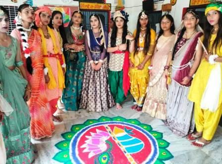 सादाबाद : स्कूलों में मची नंदोत्सव की धूम, राधा, कृष्ण स्वरूपों के साथ नन्हे, मुन्ने बच्चों ने दी विभिन्न प्रस्तुतियां