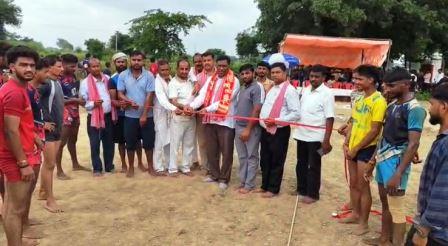 कबड्डी टूर्नामेंट में गूंजी खेल और सियासत की आवाज, रामनारायण काके ने किया उद्घाटन, देदा मई में आयोजित प्रतियोगिता में माधव नगला की टीम ने मारी बाजी, युवाओं से जुड़े वादे पर तालियों से हुआ स्वागत