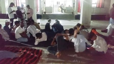 विहिप-बजरंग दल और पुलिस के बीच बढ़ता विवाद थमा, देर रात सांसद व भाजपा जिलाध्यक्ष धरना स्थल पहुंचे, एसपी ने जांच के लिए बनाई पांच सदस्यीय कमेटी