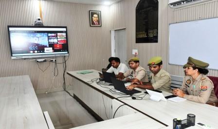 मिशन शक्ति केंद्रों की ऑनलाइन परीक्षा में अलीगढ़ की मोना शर्मा प्रथम, 379 पुलिसकर्मियों ने लिया हिस्सा