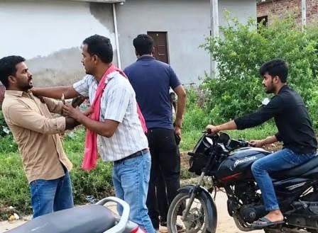 सादाबाद : भाभी से अभद्रता, देवर से मारपीट, कस्बे के लगे गांव शेरपुर का मामला, पुलिस जांच में जुटी