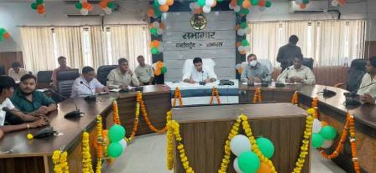 दाऊजी मेले की विरासत को सोशल मीडिया के जरिए देश-दुनिया तक पहुंचाएगा प्रशासन, डीएम अतुल वत्स ने सोशल मीडिया इन्फ्लुएंसर्स के साथ की बैठक, ऐतिहासिक धरोहर और 115वें लक्खी मेले पर कंटेंट प्रतियोगिता का ऐलान