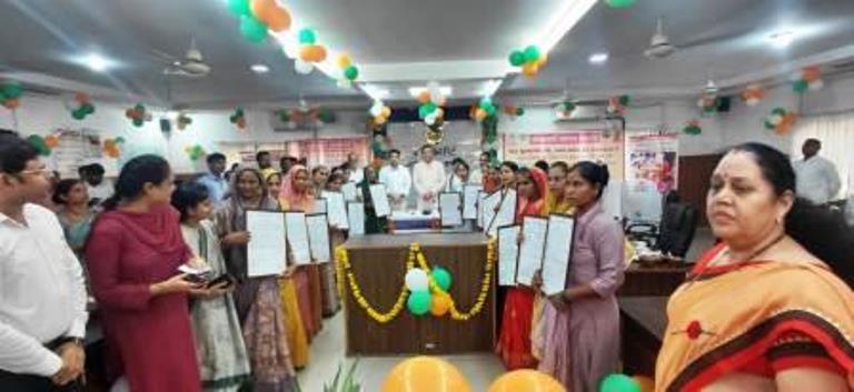 125 नवचयनित आंगनबाड़ी कार्यकत्रियों को मिले नियुक्ति पत्र, विधायक ने कहा—सरकार ने सौंपी महत्वपूर्ण जिम्मेदारी
