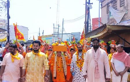 कलश यात्रा के साथ नवग्रह मंदिर में श्रीराम कथा का भव्य शुभारंभ