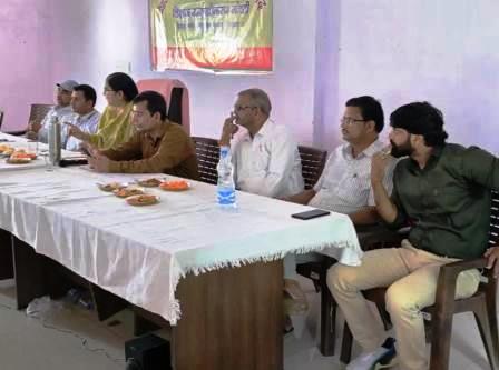 सादाबाद : उत्कृष्ट कार्य के लिए शिक्षकों को मिला सम्मान, बास अमरू में आयोजित बैठक में खंड शिक्षा अधिकारी ने दिया शिक्षा व्यवस्था को बेहतर बनाने पर जोर
