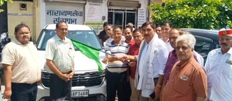 नारायण सेवा संस्थान ने दिव्यांग मरीज को निशुल्क ऑपरेशन के लिए उदयपुर किया रवाना