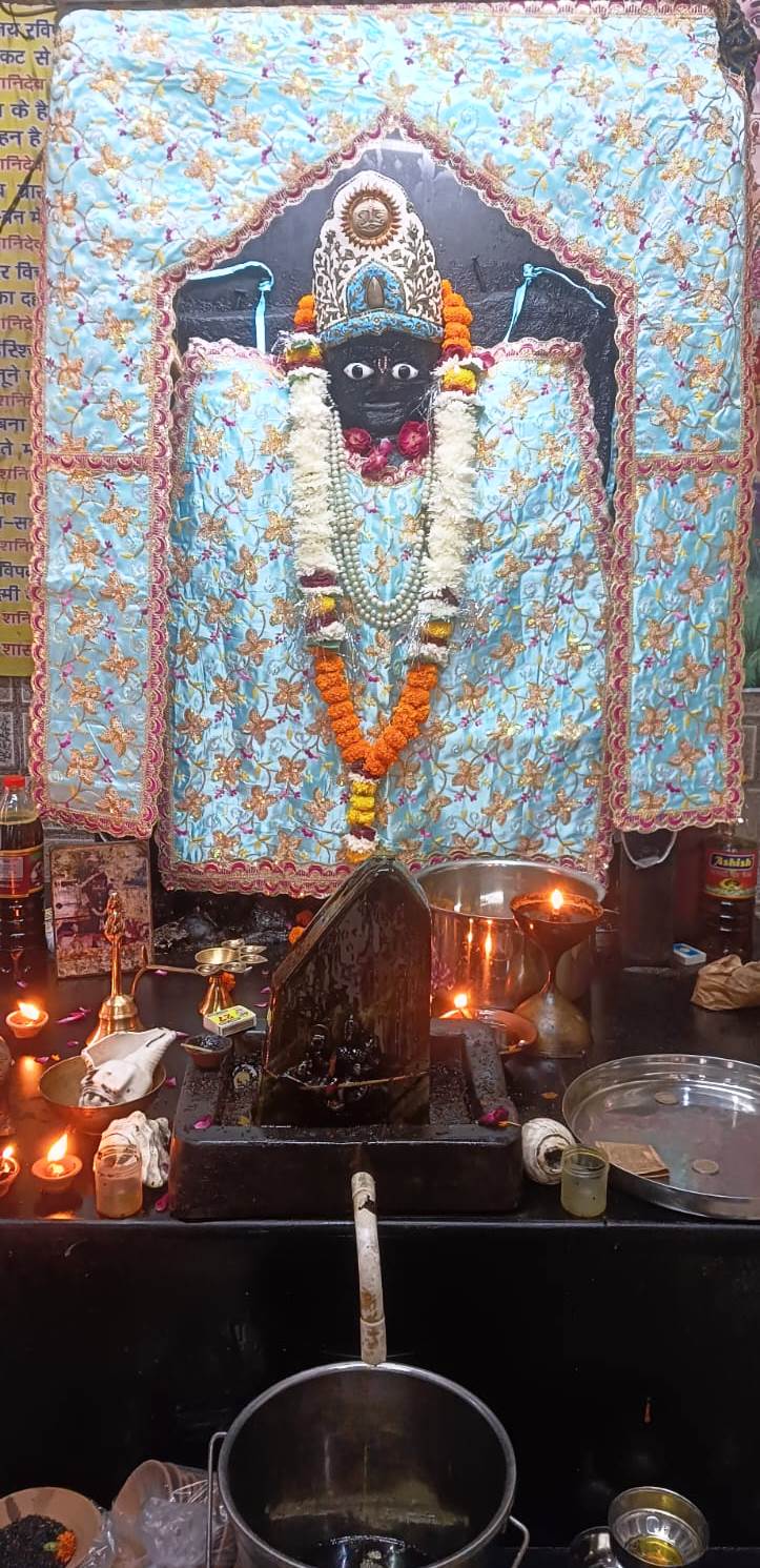 शनिवार (12/09/26) दर्शन श्री शनिदेव जी महाराज, चूना वाला डंडा सादाबाद गेट हाथरस
