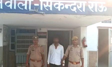 25 हजार के इनामी आरोपी को पुलिस ने किया गिरफ्तार, अवैध शराब बरामदगी के पुराने मामले में था फरार