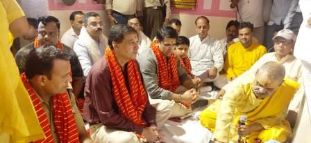श्री दाऊजी महाराज के जन्मोत्सव पर विधि-विधान से हुआ महाभिषेक, DM-SP और जिला जज ने की पूजा अर्चना, जयकारों से गूंजा मंदिर परिसर