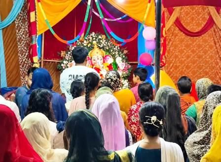 सादाबाद : कस्बे से लेकर देहात तक गणेश उत्सव की धूम, गणेश प्रतिमाओं की स्थापना के बाद नित्य चल रहा भजन कीर्तन